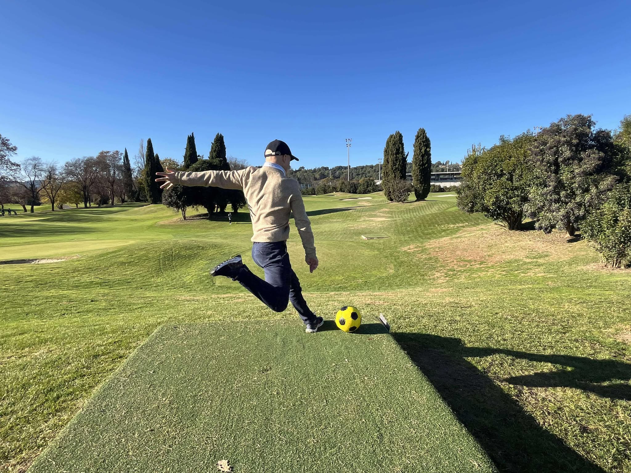 On a testé le footgolf, un sport où l’on prend son pied !