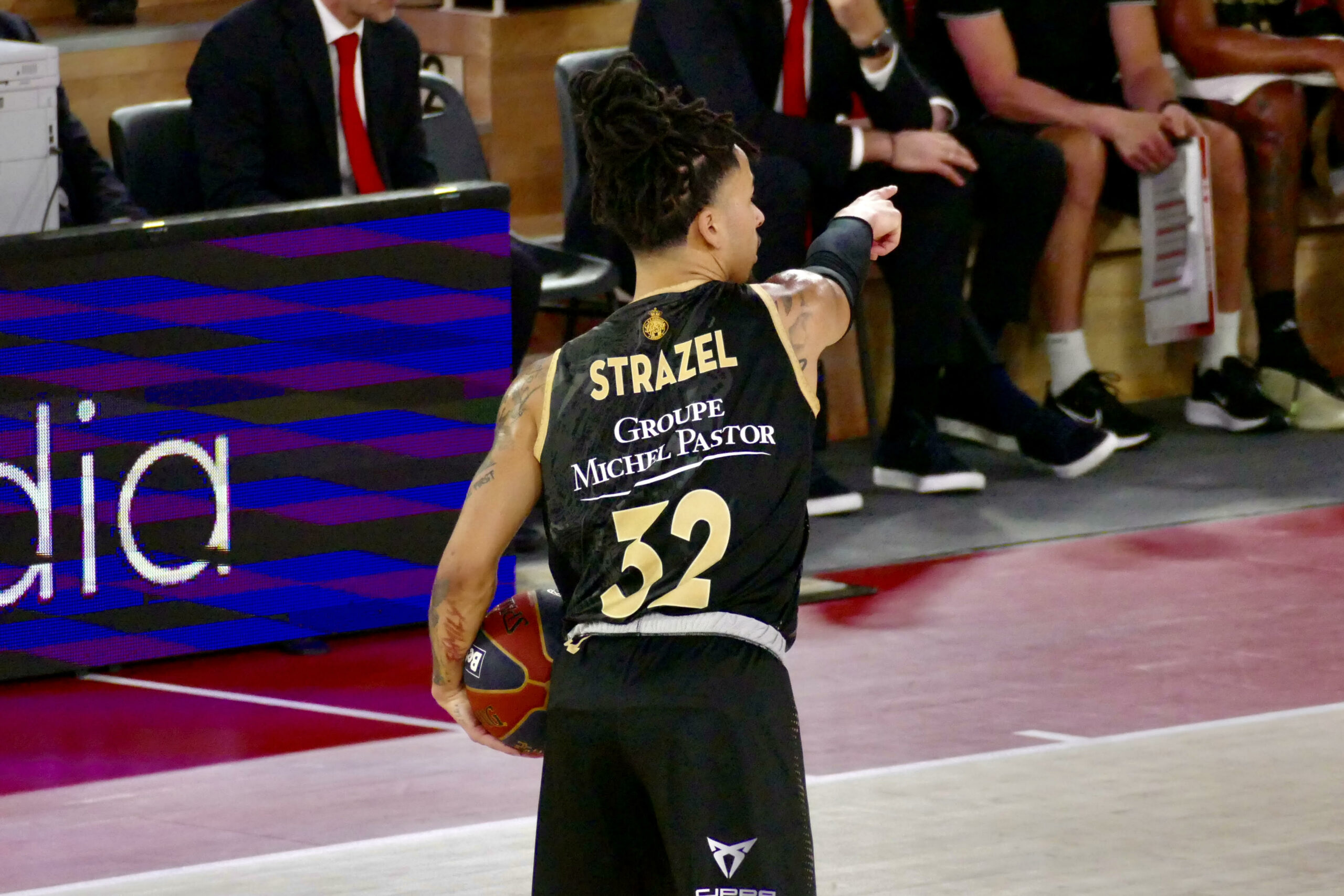 Monaco s’impose contre Barcelone (93-86) et valide sa présence pour le play-in en Euroligue